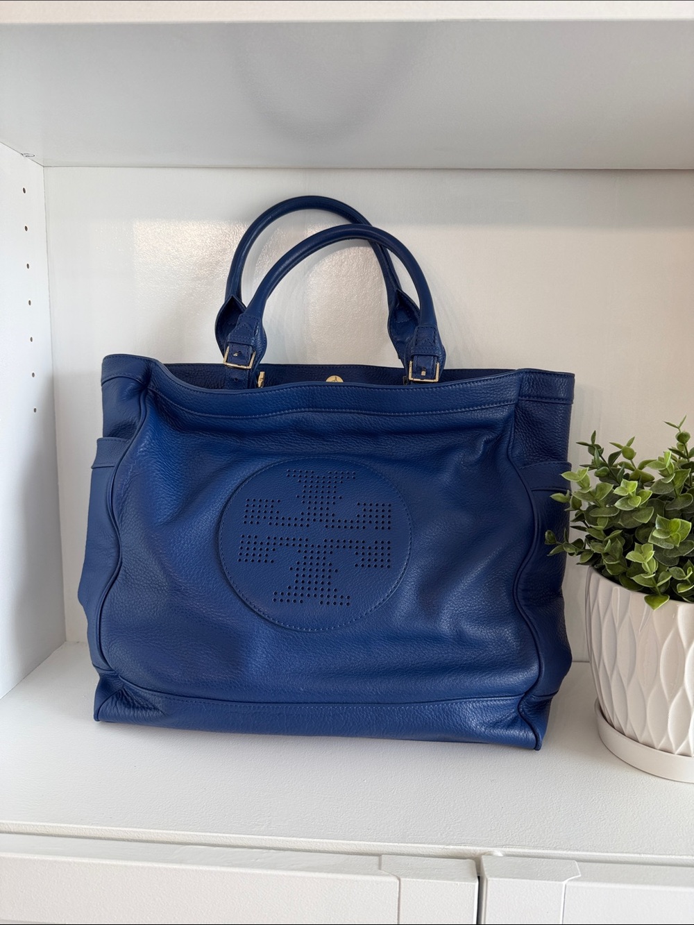 Gorgeous Tory Burch Blue Perforated Logo Pebble Leather Bag/Purse/Tote